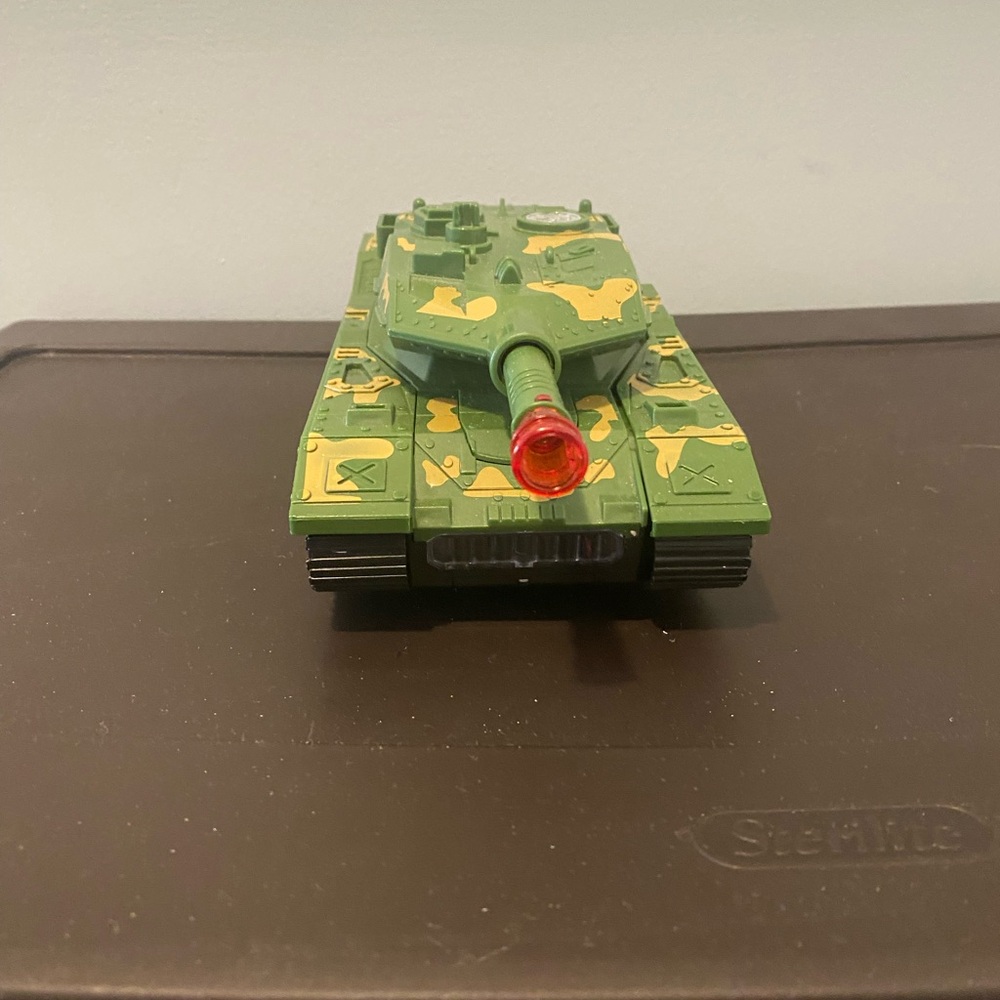 RARE Transforming Tank Electric Deformation Combat Control Tank - Picture 5 of 6